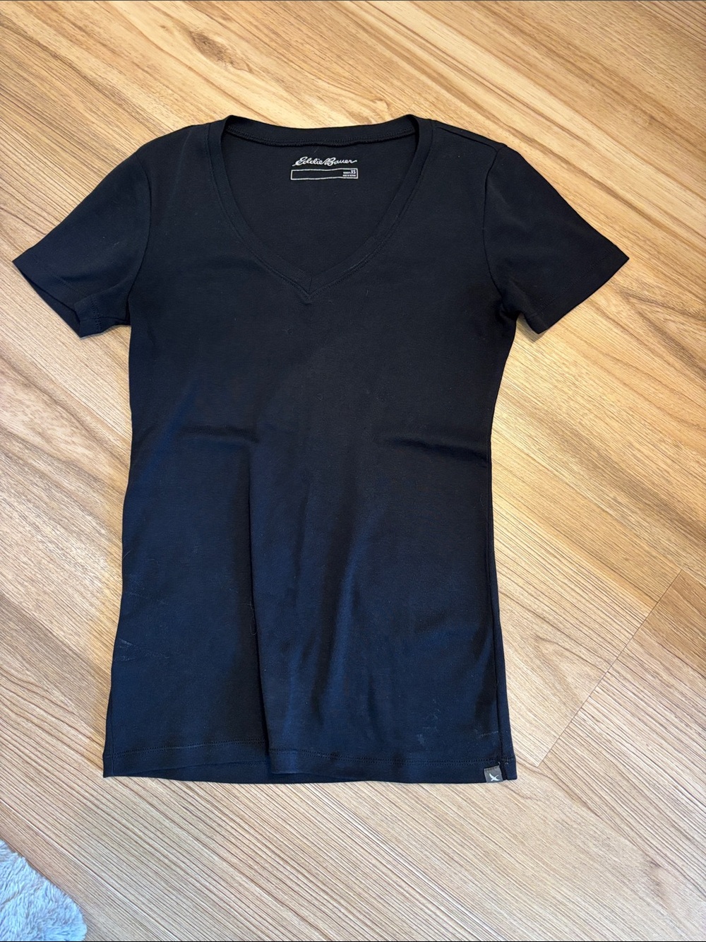 Eddie Bauer Black V-Neck Short Sleeve Tee